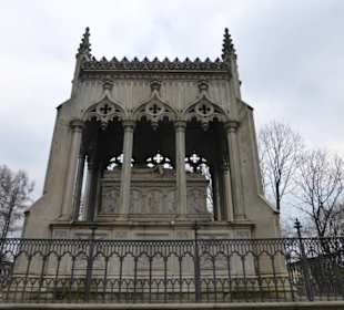 Das Potocki-Mausoleum bei Schloss Wilanow