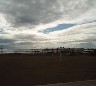 Blick zum Hafen über Halkplaji beim Neumann