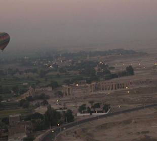 Sonnenaufgang vor dem Hatschepsut-Tempel
