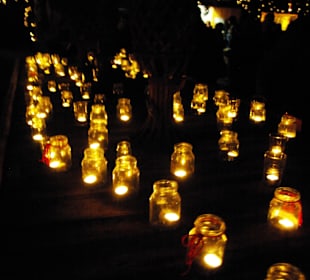 Lichtermeer im Graben drin