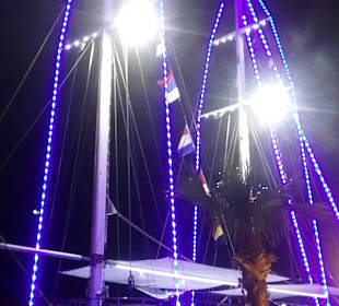 Segelschiff im Hafen 