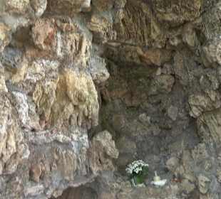 Lourdes-Grotte im Eutinger Friedhof