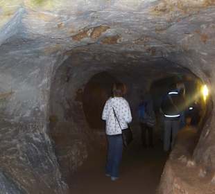 Höhle 