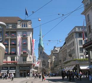 Paradeplatz con il Fraumunster sullo sfondo