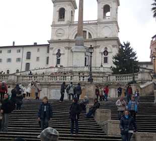 La bella scalinata che porta alla chiesa