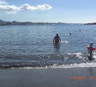 Strand am Meer beim Hotel