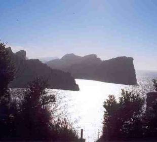 Steilküste im Sonnenlicht