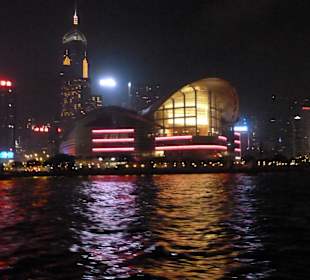 Widok na pomnik Bauhini i promenade Expo