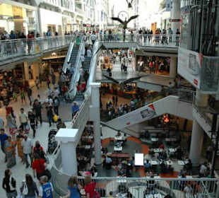 Blick ins Eaton Center