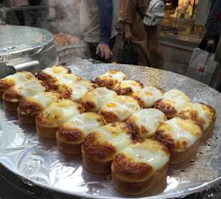 Myeongdong (Shopping- & Foodmeile)