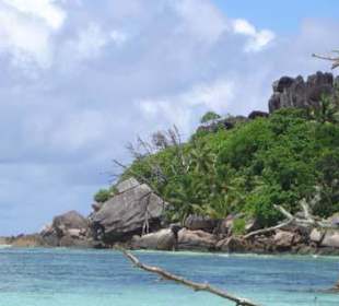 Blick vom Hafen La Digue