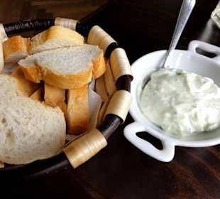 Brot und Aioli als Starter