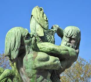 Ansichten des Stuhlmannbrunnens in Altona