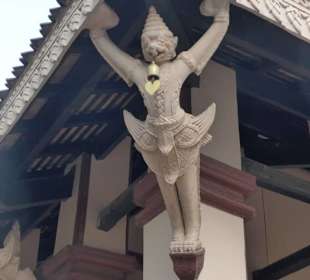 Garuda hält das Dach