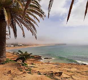 Nebel über dem Felsmassiv