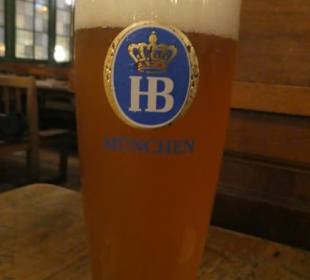 Absacker im Hofbräuhaus in der Schwemme