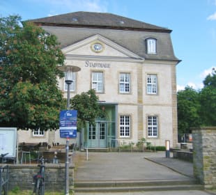 Stadthallen nahe Schlossteich