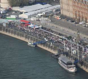 Blick auf die Rheinufer Promenade