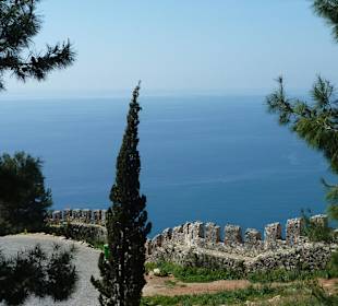 BLICK AUF DAS MEER VON DER BURG
