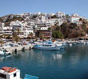 Blick vom Hafen auf Agia Galini