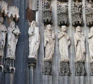 Eingang Dom an dem röm.Bogen