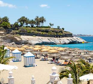 Stranpromenade mit Strand in der Nähe