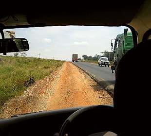 Neben der Straße ist immer noch etwas Platz