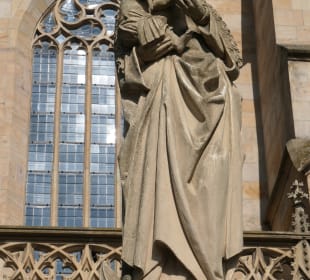 Maria auf dem Domberg (an der Rückseite vom Dom) 