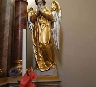 Engel am Altar