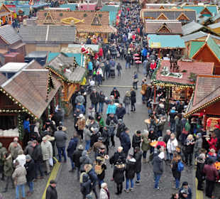 Der Weihnachtsmarkt Erfurt aus der Höhe gesehen