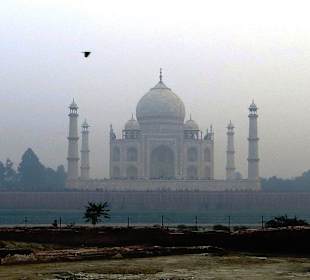 Rückseite Taj Mahal abends vom Mondgarten aus