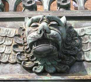 Particolare del portone