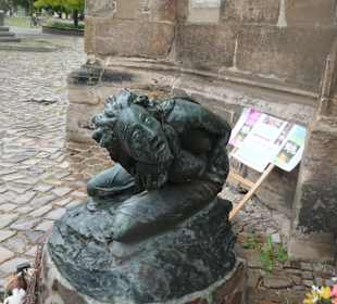 Bronzeplastik Mutter mit Kind von Heinrich Apel