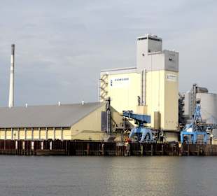 Die Malzfabrik von der Wasserseite