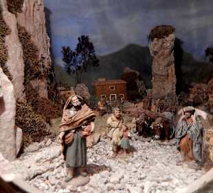 Gestellte Szenen hinter Glas