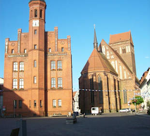 Kirche und Rathaus