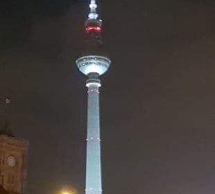 Berliner Fernsehturm at night