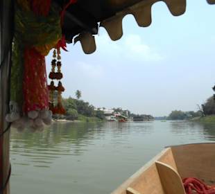 Flußfahrt um die Insel