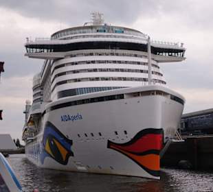 Hier wartet ein Schiff der Aida Flotte