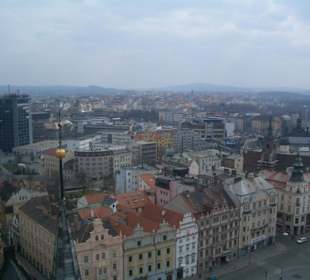 Pohlad z katedraly na namestie