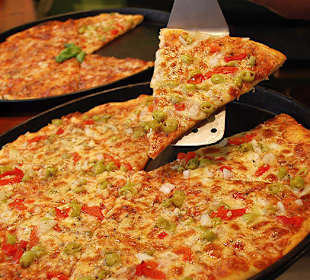 Pizza Ecken, Blechpizza, ganze Pizzen ab 2,20 Euro