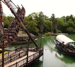 Riesenschaukel in "China" mit Dschunke