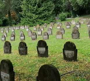 Gefallenen Denkmal und Kriegsgräber