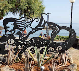 Statue an der Strandpromenade