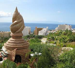 Blick über den sehr grünen Park
