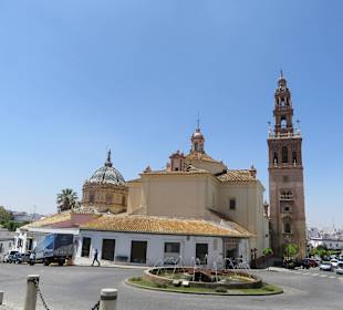 Im Hintergrund die Barockkirche San Pedro