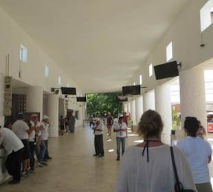 Der Eingangsbereich/Kasse zur Ruine