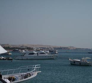 Schiffe im Hafen von Hurghada