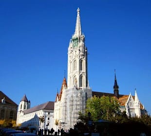 Teilweise eingerüstet