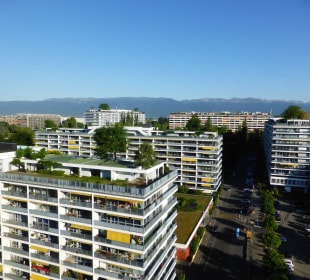 Blick vom Zimmer Richtung Jura & Flughafen